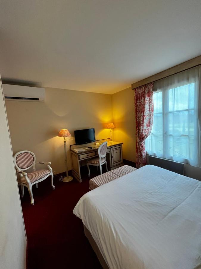 Hotel Domaine De L'Orangerie Bonnat Bagian luar foto