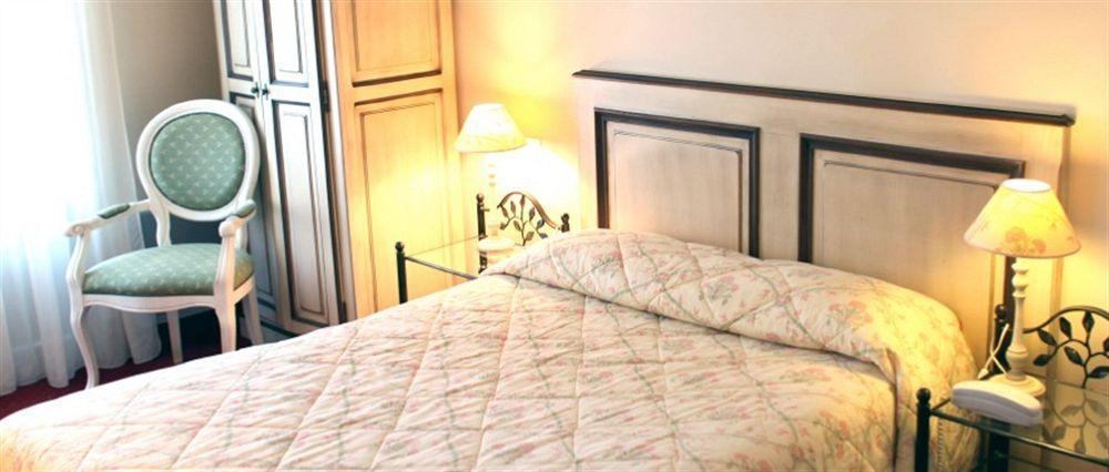 Hotel Domaine De L'Orangerie Bonnat Bagian luar foto