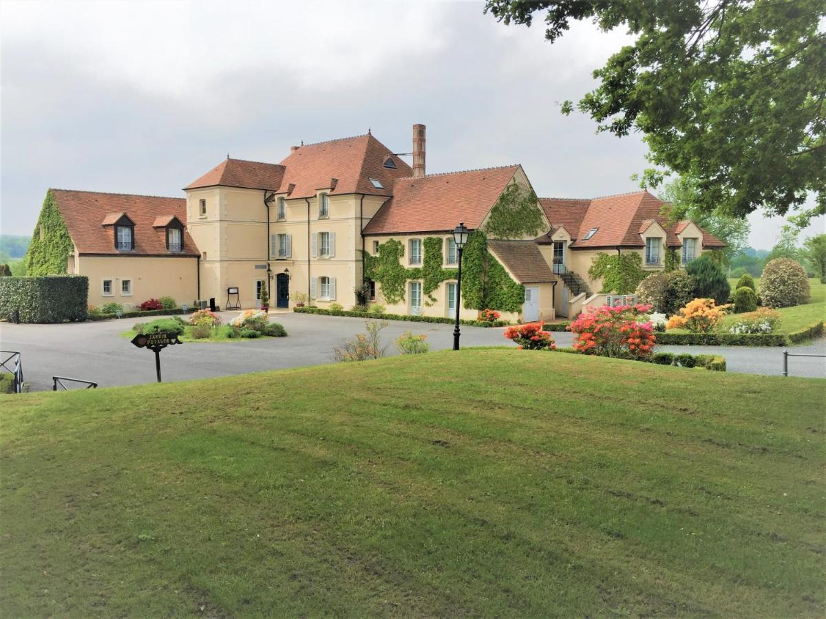 Hotel Domaine De L'Orangerie Bonnat Bagian luar foto